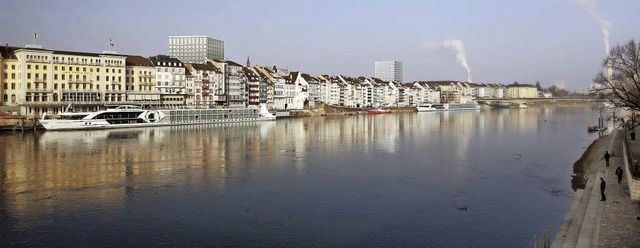 Der geplante 60-Meter-Turm (links) rag... historische  Stadtsilhouette hinaus.   | Foto: visualisierung: ZVG