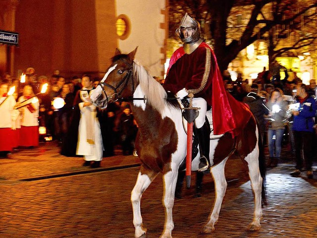 Das Pferd gehrt dazu: Martinsumzug de...in der Freiburger Innenstadt (Archiv).  | Foto: Rita Eggstein