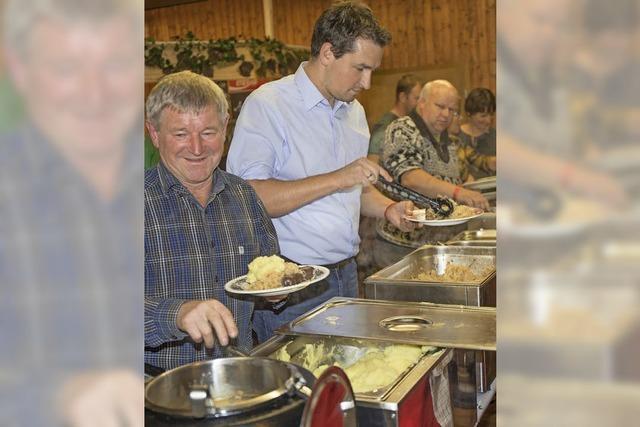 Viele Besucher strmen zum Fest