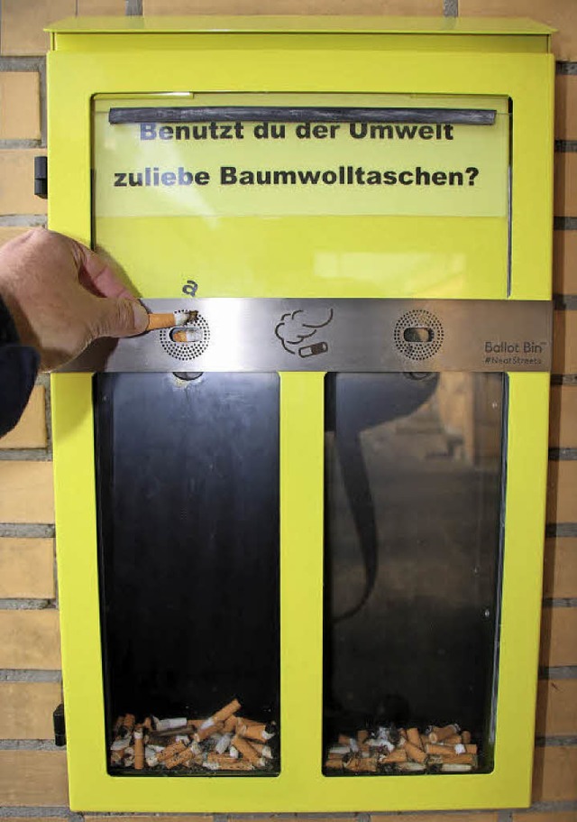 Die Idee mit der Kippenbox am Bahnhof ...   bei den Rauchern nicht  richtig an.  | Foto: Martin Kpfer