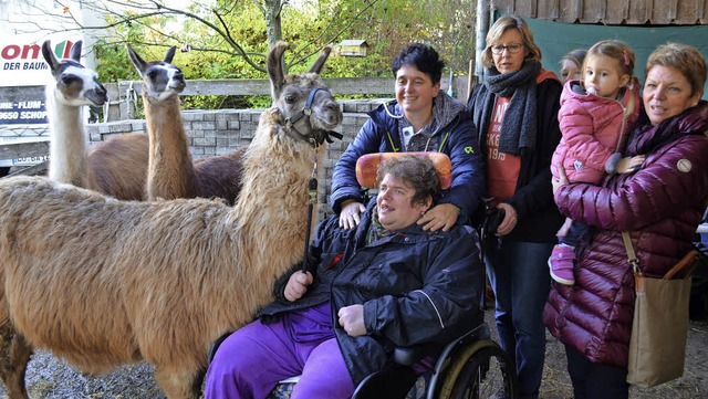 Lamas bieten Menschen mit Behinderunge...er neue Erfahrungswelt fr die Sinne.   | Foto: Britta Wieschenkmper