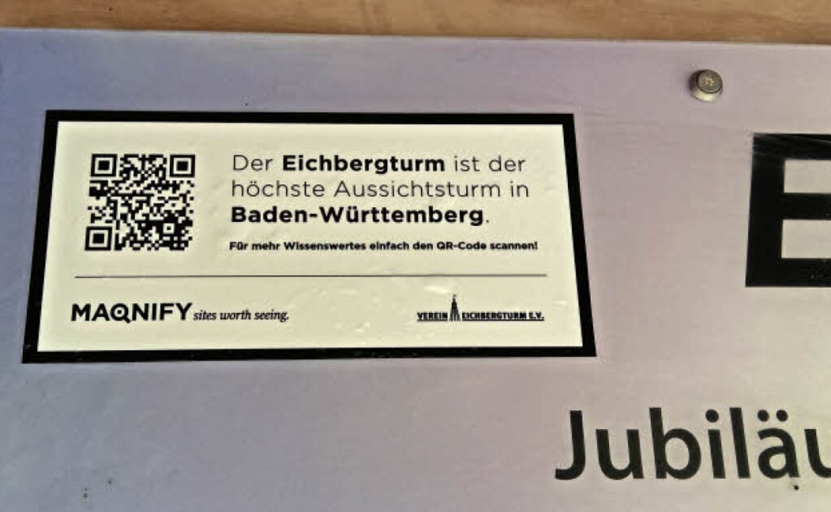 Inzwischen hilft auch ein QR-Code Turmbesuchern  weiter.   | Foto: Werner Fischer