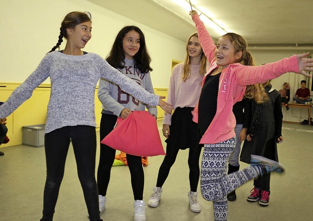 Die jungen Mimen verbindet Spa beim ben der Choreografie   | Foto: K. Heiss