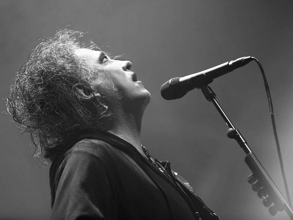 Robert Smith war in Basel stimmlich in Top-Form.  | Foto: Carlotta Huber