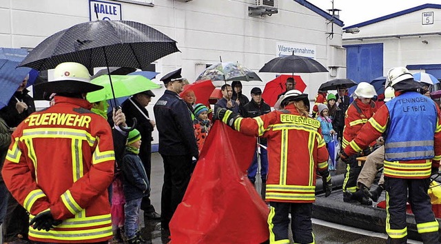 Hauptbung der Feuerwehrabteilung Teni... den Ablauf beim  Dekontiminationszelt  | Foto: Aribert Rssel