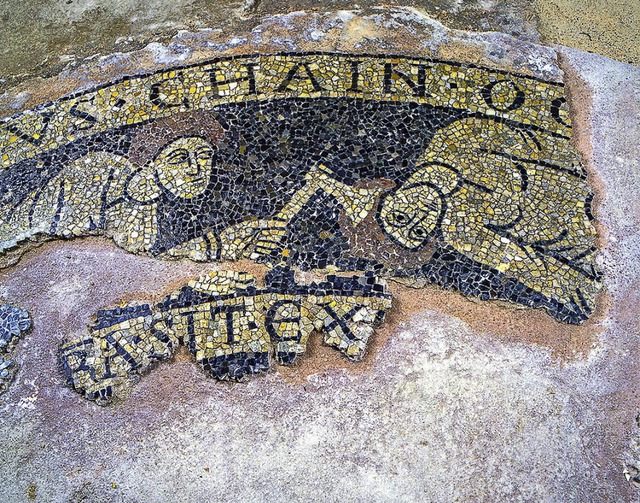 Das Mosaik in der Grabung der Unterkir...Jahre zwischen 1117 bis 1155 datiert.   | Foto: Ekkehard Klem