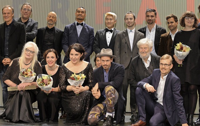 Gruppenbild mit  Siegern und  Nominierten: Faust-Finale im Freiburger Theater   | Foto: rita eggstein
