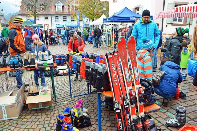 Beim verkaufsoffenen Sonntag in Kirchz...igen Gebrauchtartikel auf ihre Kosten.  | Foto: Gerhard Lck