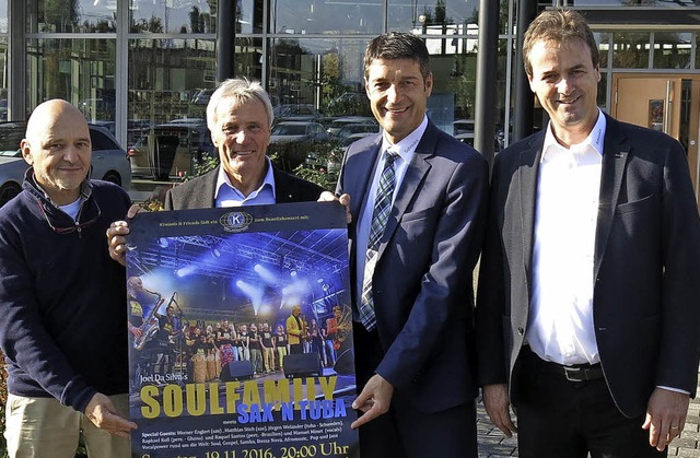 Werner Englert (Saxophon), Fritz Volpp...er (Geschftsfhrer Autohaus Schmolck)  | Foto: Georg Vo