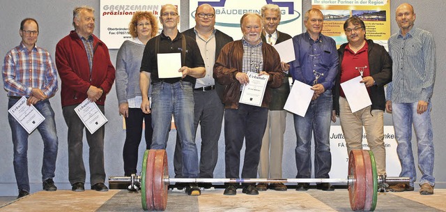 Grnder und  Mitglieder der Gewichtheb...mit dem Vorsitzenden Berthold Weier    | Foto: Gert Brichta