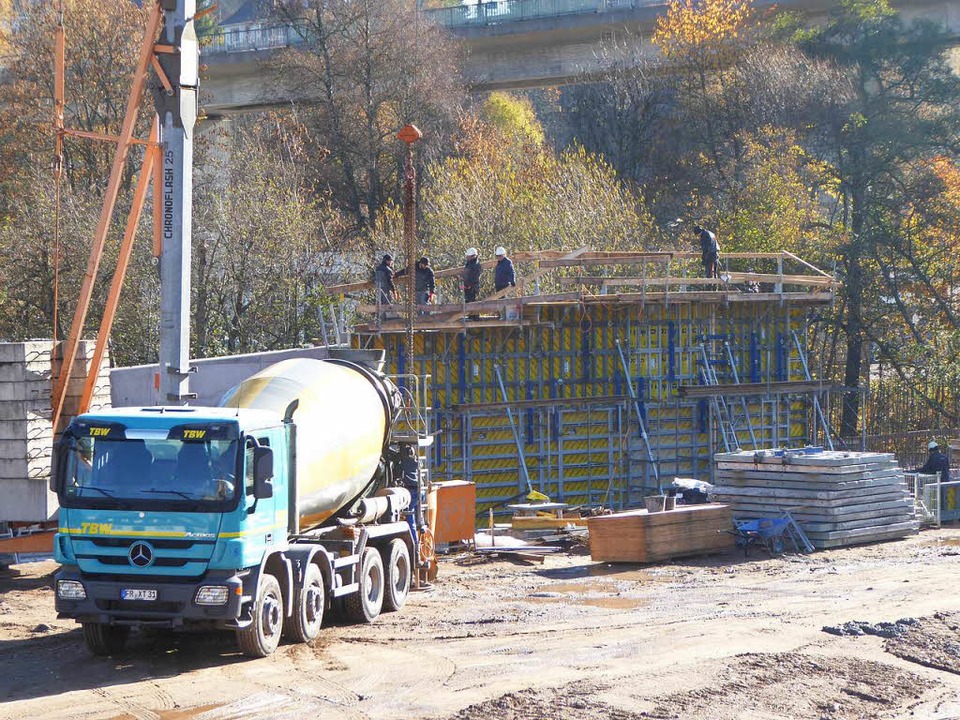 Bald Ist Die 27-Meter-Brücke In Neustadt Auf Sich Gestellt - Titisee ...