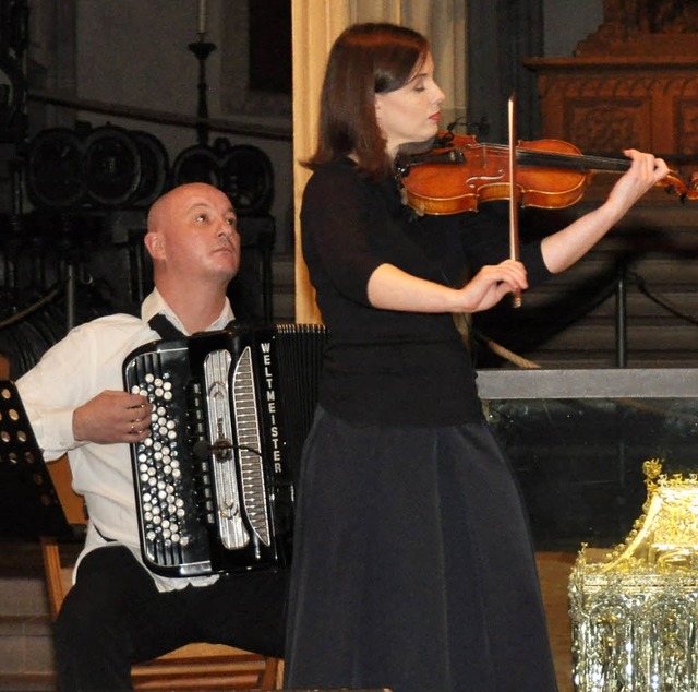 Die Geigerin und Sngerin Ewelina Toma...er Musik im Breisacher Stephansmnster  | Foto: Kai Kricheldorff