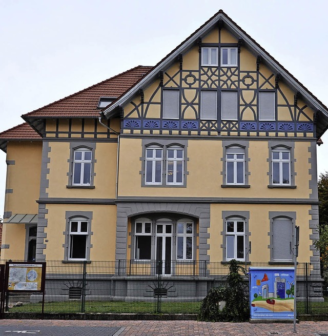 Die Villa Herpel in der Bahnhofstrae ...e Breisacher Brgermeister Josef Bueb.  | Foto: Kai Kricheldorff
