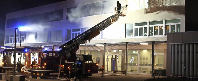 Zum Glck nur eine bung:  Ein Brand in der Schlossbergschule.    | Foto: Paul Schleer