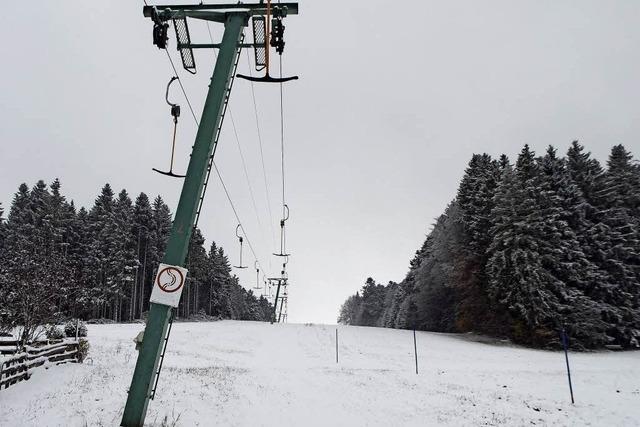 Skilifte sind gerichtet für die neue Wintersaison