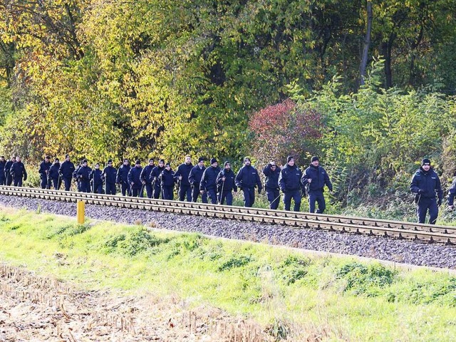 Suchaktion der Polizei nach der vermissten Carolin G.  | Foto: Hans-Peter Ziesmer