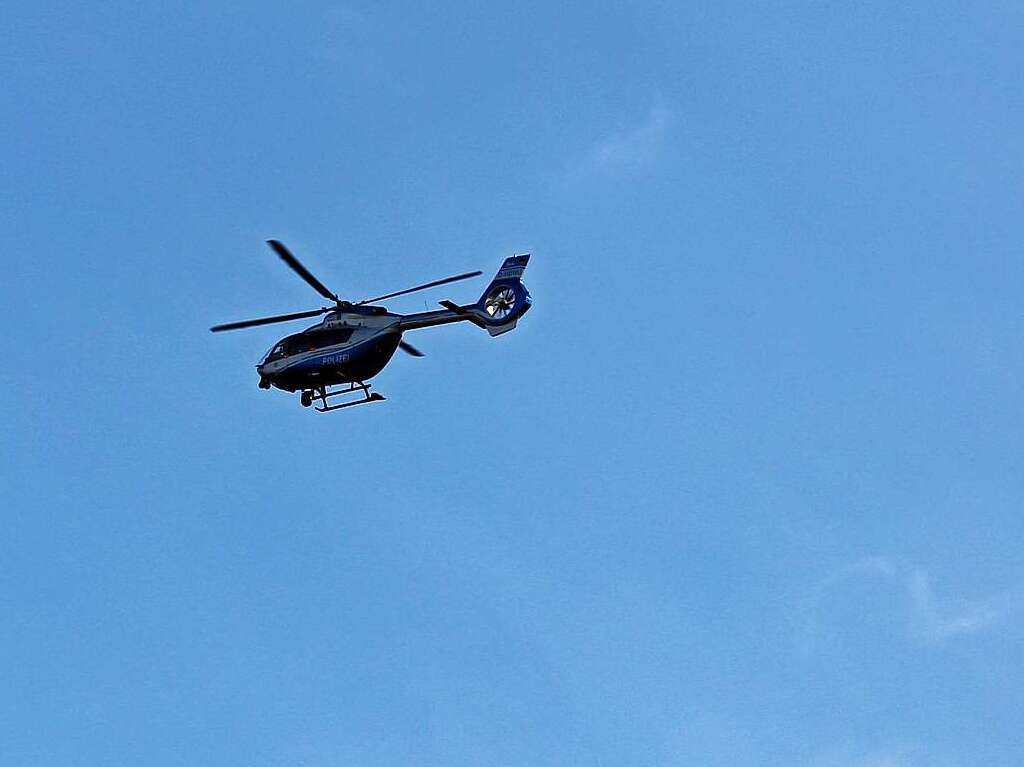 Die Polizei setzte auch Helikopter ein