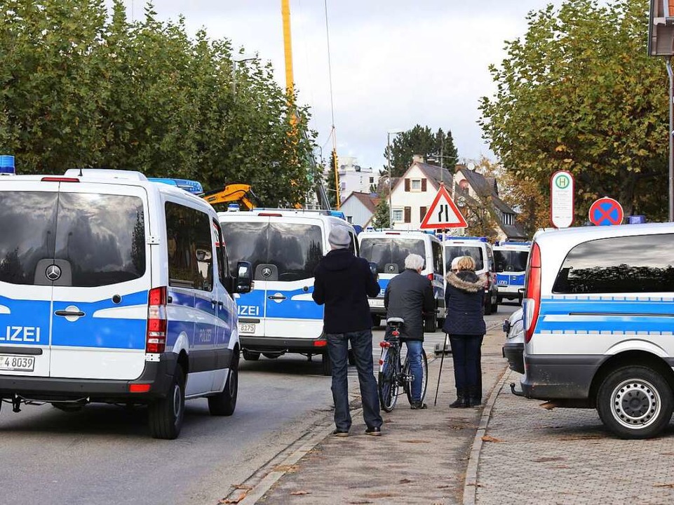 Suchaktion der Polizei nach der vermissten Carolin G.  | Foto: Hans-Peter Ziesmer
