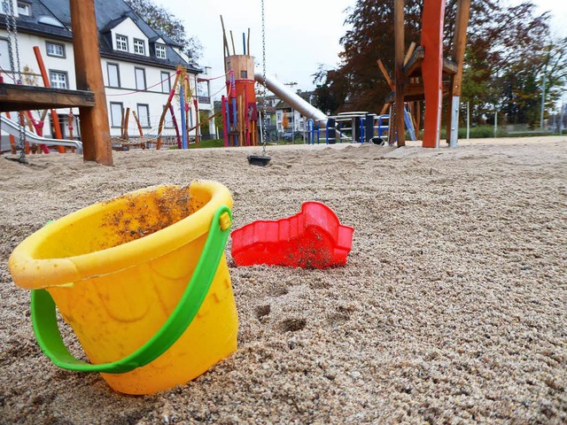 Der Spielplatz bei der Villa Bauer war...zwei weiter Fundorte, aber keine Spur.  | Foto: Helmut Seller