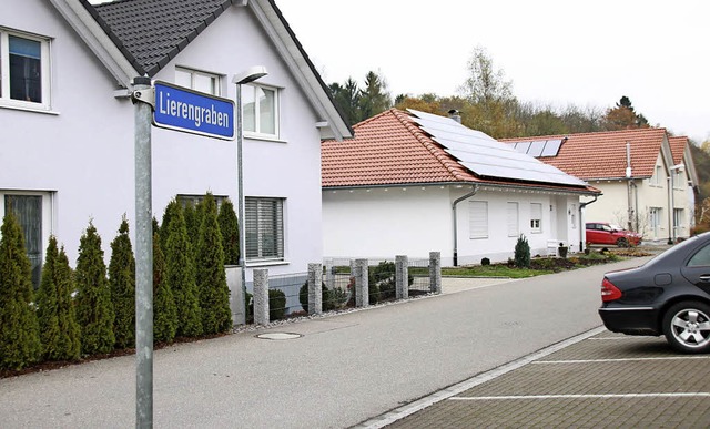 Kein Gehweg, und die Straen werden  &... deshalb eine verkehrsberuhigte Zone.   | Foto: Martin Kpfer