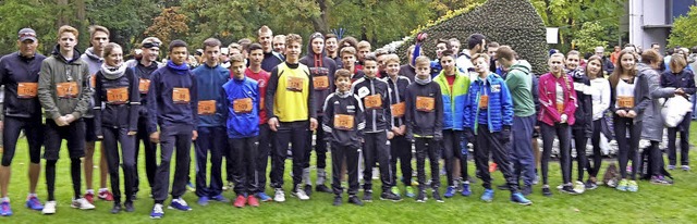 <BZ-FotoAnlauf>Kreisgymnasium Bad Kroz...und Lehrer starteten beim Herbstlauf.   | Foto: Schule