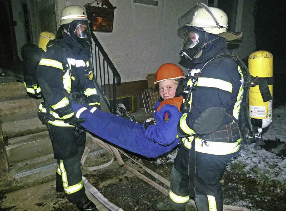 Ihre diesjährige Herbstabschlussprobe ...robe in einem Gebäude in Wittenschwand  | Foto: Feuerwehr