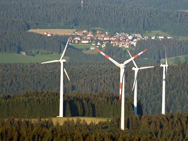 &#8222;Schwer aufgestoen&#8220; ist d...gen die Windkraftplanungen in Husern.  | Foto: dpa