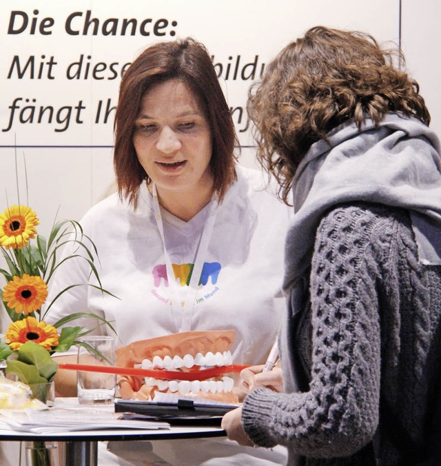 Karriere mit Biss: Auch im Bereich der...i der Jobstart-Brse informiert wurde.  | Foto: Huber