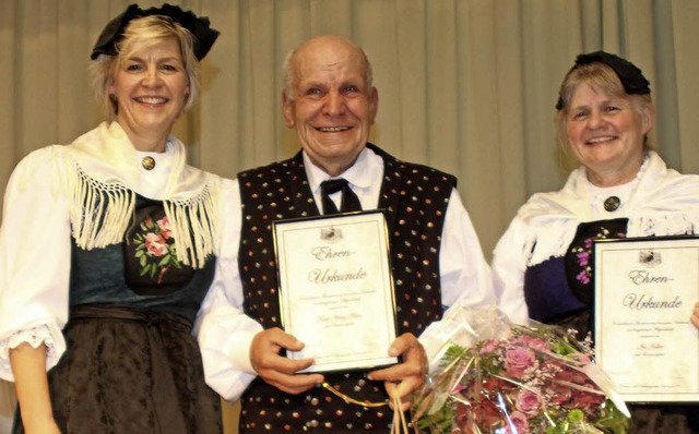 Trachtenvereinsvorsitzende Sonja Mlle...eller die Ernennung zum Ehrenmitglied.  | Foto: Cremer