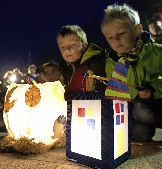 Kinder knnen sich wieder auf Laternenumzge freuen.  | Foto: DPA