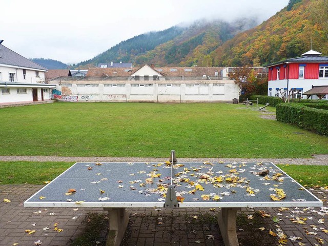 Im Blick des Markus-Pflger-Heims:  Da...gerissen wird. Rechts der Kindergarten  | Foto: Sattelberger