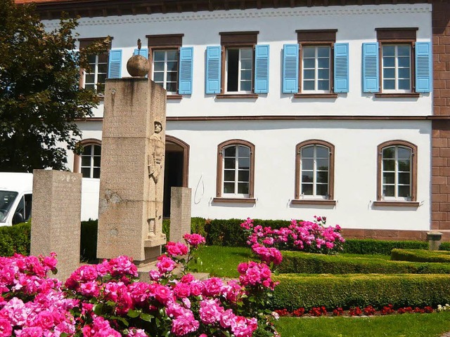 Der alte Standort des Kriegerdenkmals am Ringsheimer Rathaus.  | Foto: Adelbert Mutz