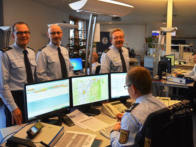 Blick in die Einsatzzentrale des Poliz...mber neuer Vizeprsident in Karlsruhe.  | Foto: Helmut Seller