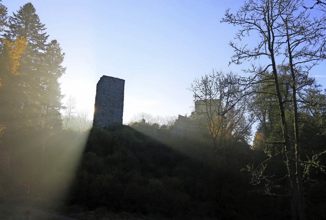 Hoch ber dem Steinatal thronen die Bergfriede  der Roggenbacher Schlsser.   | Foto: Erhard Morath