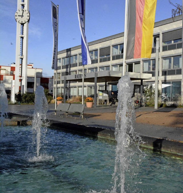 Nicht nur der Rathausbrunnen sprudelt....r von leicht erhhten  Einnahmen aus.   | Foto: Lauber