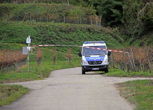 Absperrung am Freiburger Weg zwischen ...erstag gegen 15 Uhr eine Frauenleiche.  | Foto: Martin Wendel