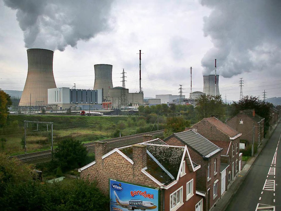 Experten halten den Weiterbetrieb des ...1; Kln liegt nur 60 Kilometer weiter.  | Foto: dpa