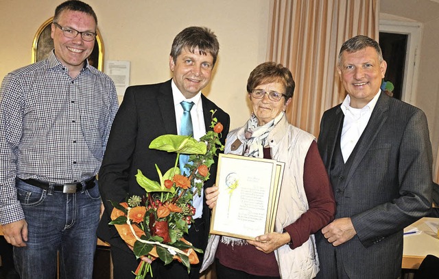 Anna Maria Kaltenbach wurde von Prses...simonswald zum Ehrenmitglied ernannt.   | Foto: Karin Heiss