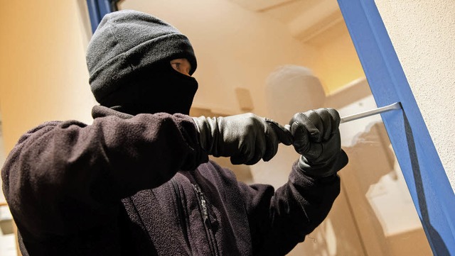 Einbrecher gengen oft nur wenige Handgriffe, um in die Wohnung zu gelangen.   | Foto: Symbolfoto: dpa