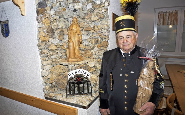 Josef Lais leitete sechs Jahre den Ber... eine Holzstatue der Heiligen Barbara.  | Foto: Andreas Bhm