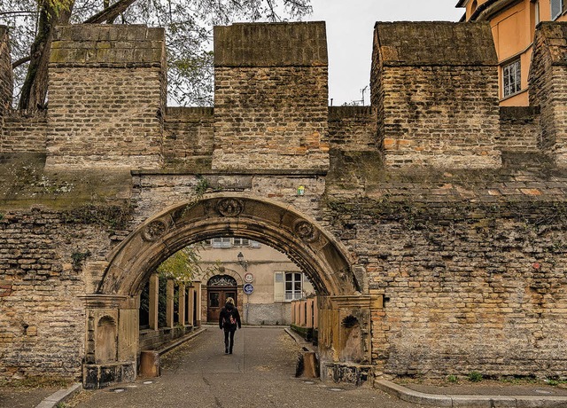 Renaissance-Portal in mittelalterlicher Wehrmauer: das Portail de Rathsamhausen   | Foto: teli