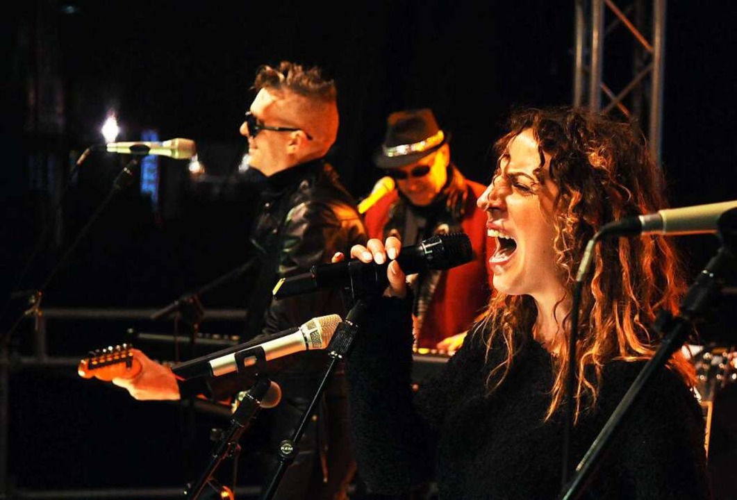 Am Samstag rockten die Teddyshakers aus Freiburg.  | Foto: WOLFGANG KUENSTLE               