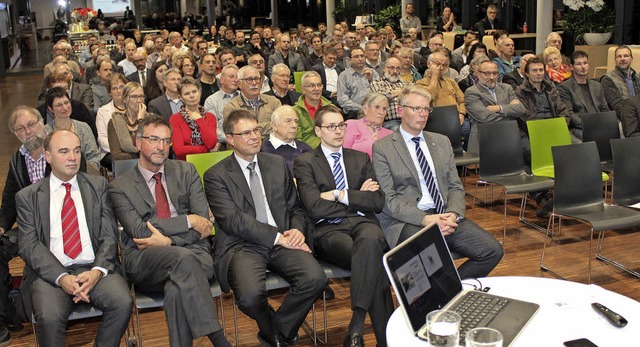 Neben 120 Mitgliedern der Gewerbeverei...  Brgermeister zum Wirtschaftstreff.   | Foto: Schneberg