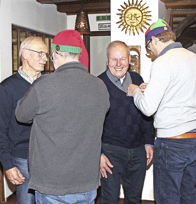 37 Ehrennadeln wurden von den Spitzbue...ngjhrige Mitgliedschaften verliehen.   | Foto: Regina Lorenz