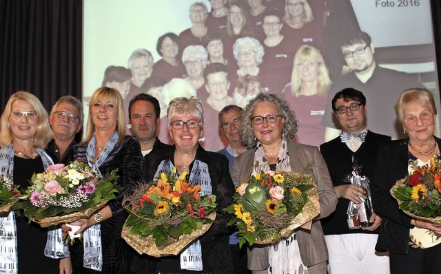 Mit Prsenten geehrt wurden ehemalige ...ch, Heinz Breininger und Ella Ziegert.  | Foto: Reinhard Cremer