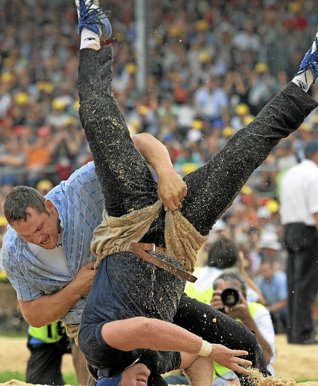 Schwingen, eine Variante des Ringens, ist in der Schweiz Nationalsport.   | Foto: swiss-image