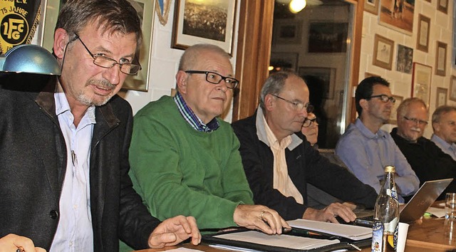 Vorsitzender Ulrich Gersbacher (von li...tands des Tennisclubs Grenzach-Wyhlen   | Foto: Albert Greiner