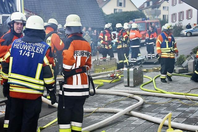 Rettungskrfte arbeiten Hand in Hand