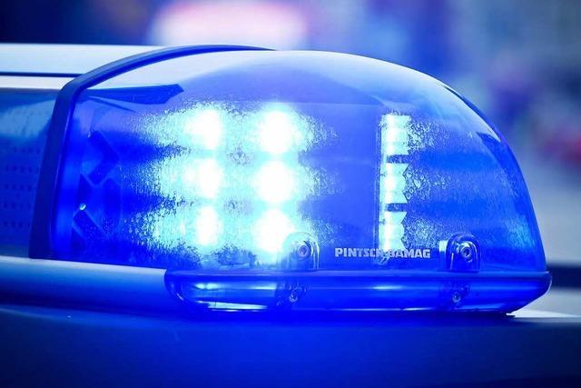 Sechsjhrige fhrt mit Tretroller auf die Strae – Unfall