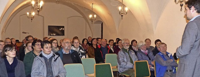 Brgermeister Tobias Gantert (rechts) ...en in der neuen Flchtlingsunterkunft.  | Foto: Elisabeth Baumeister